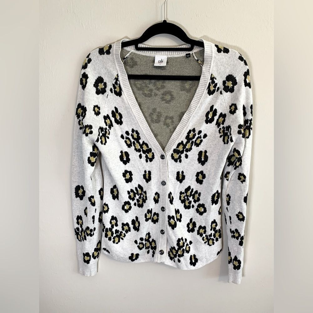 CaBi Kiki Cheetah print v- neck cardigan size S‎